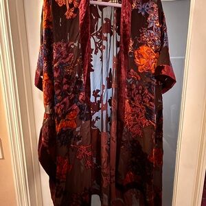 Torrid: BEAUTIFUL Burgundy Floral Kimono